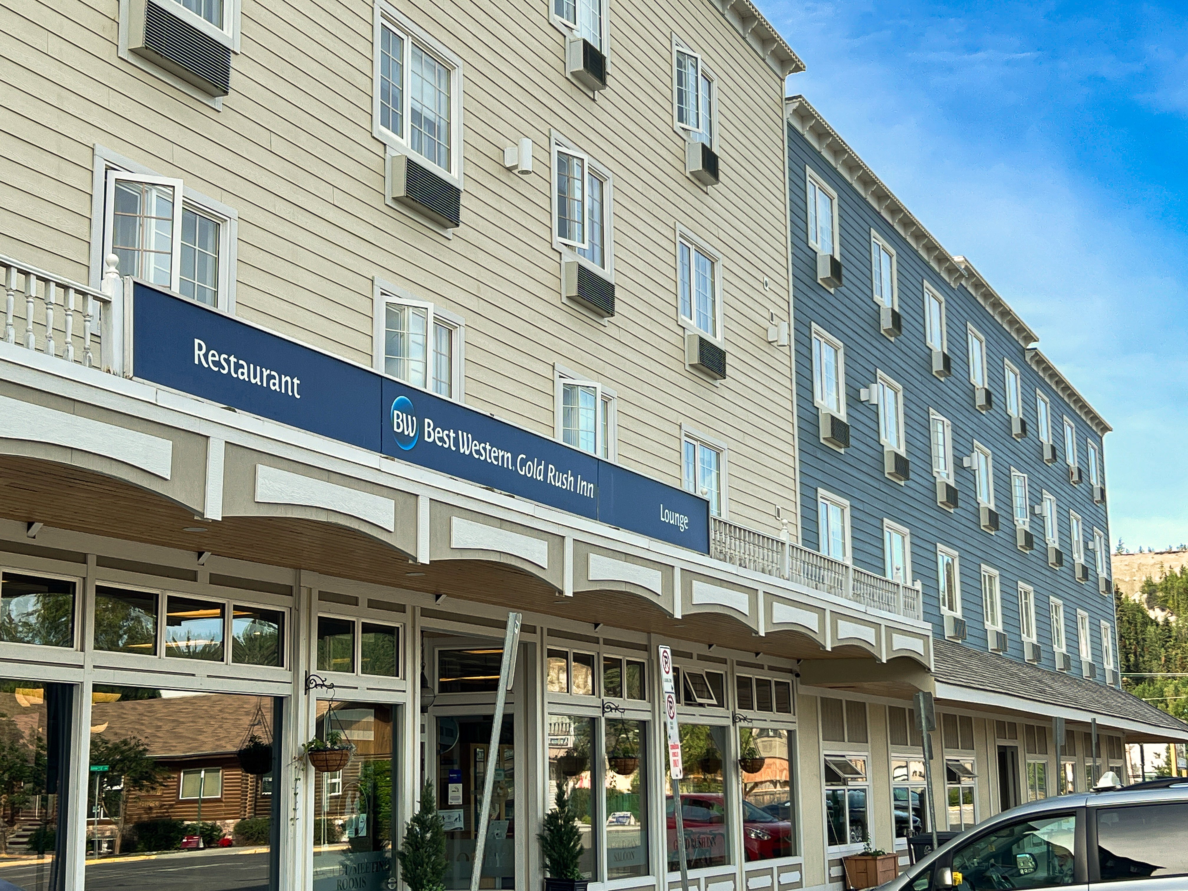 Exterior of the Best Western Gold Rush Inn in Whitehorse, Yukon.