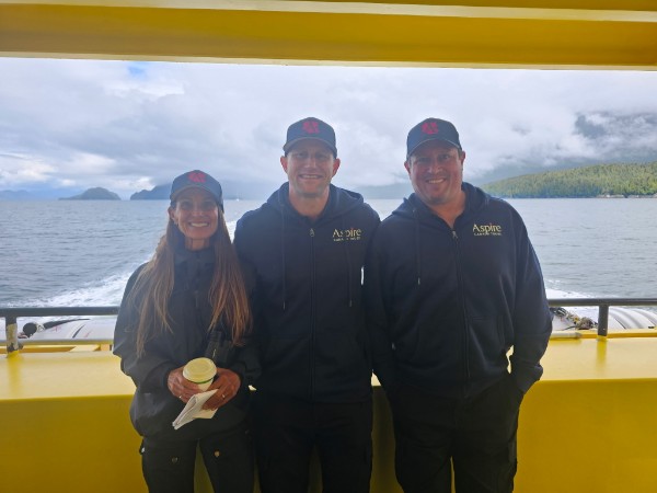 Aspire Canada Tours Conductors grizzly bear tour